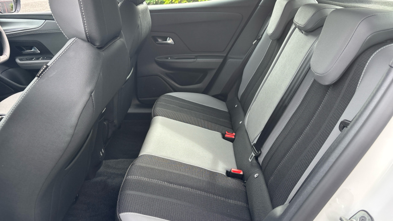 Vauxhall Mokka 100kW Design 50kWh 5dr Auto Electric Hatchback